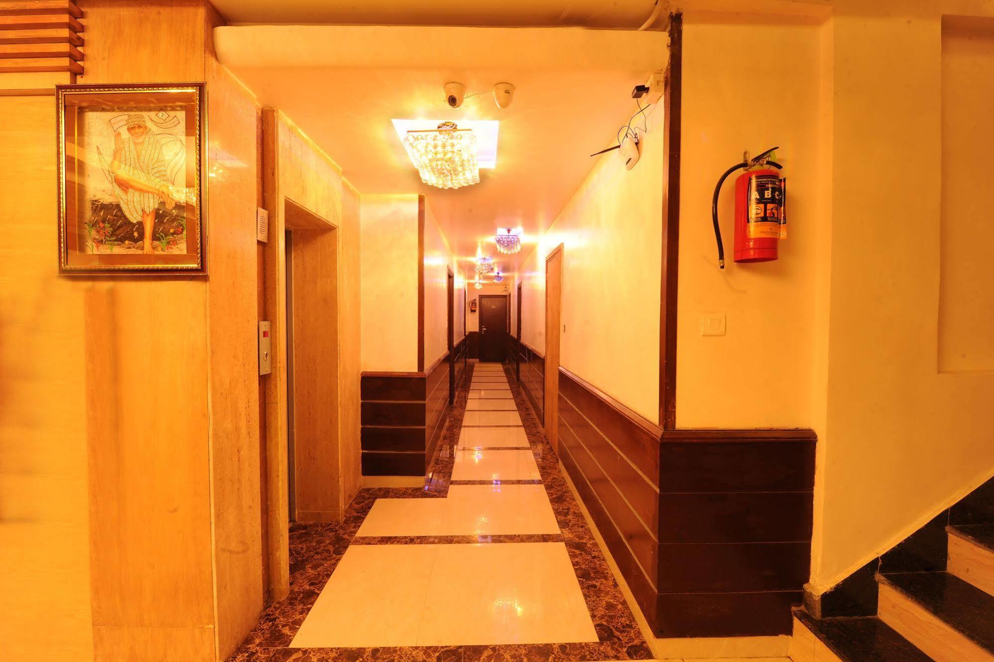 Hotel Pearl Inn & Suites アムリトサル エクステリア 写真